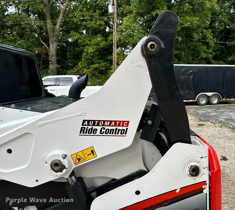image for item EH6980 2022 Bobcat T76 R-Series tracked skid steer loader