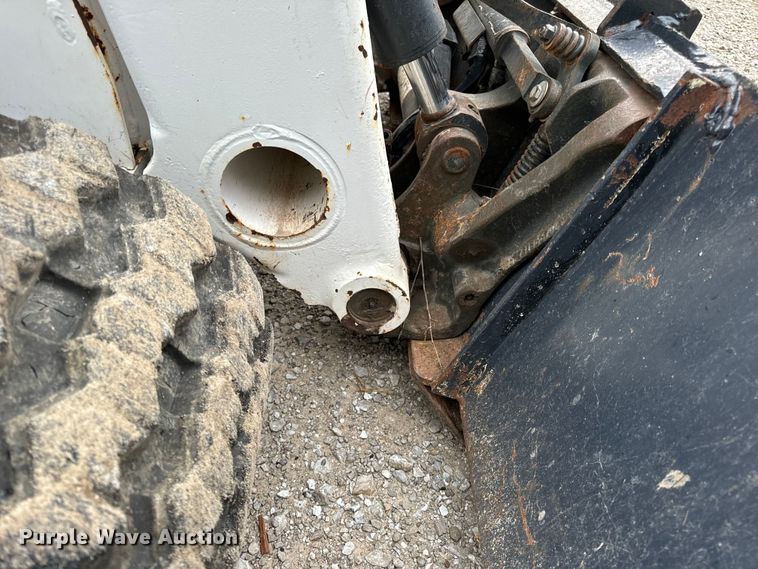 image for item EH6980 2022 Bobcat T76 R-Series tracked skid steer loader