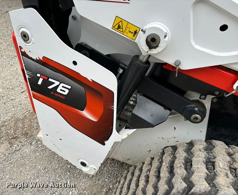 image for item EH6980 2022 Bobcat T76 R-Series tracked skid steer loader