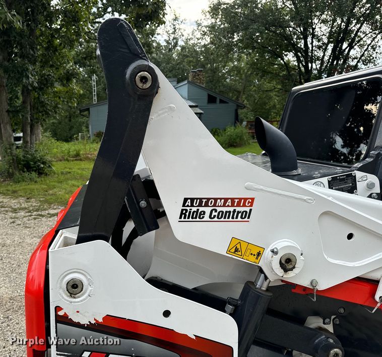 image for item EH6980 2022 Bobcat T76 R-Series tracked skid steer loader
