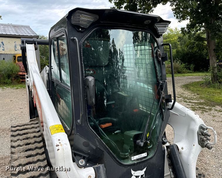 image for item EH6980 2022 Bobcat T76 R-Series tracked skid steer loader