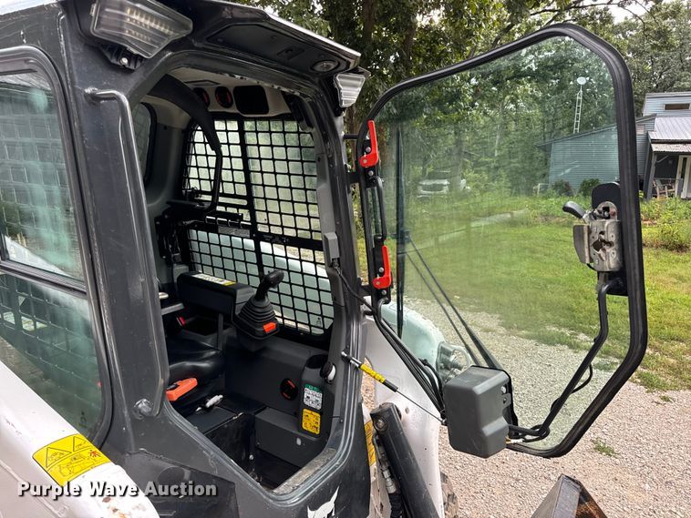 image for item EH6980 2022 Bobcat T76 R-Series tracked skid steer loader