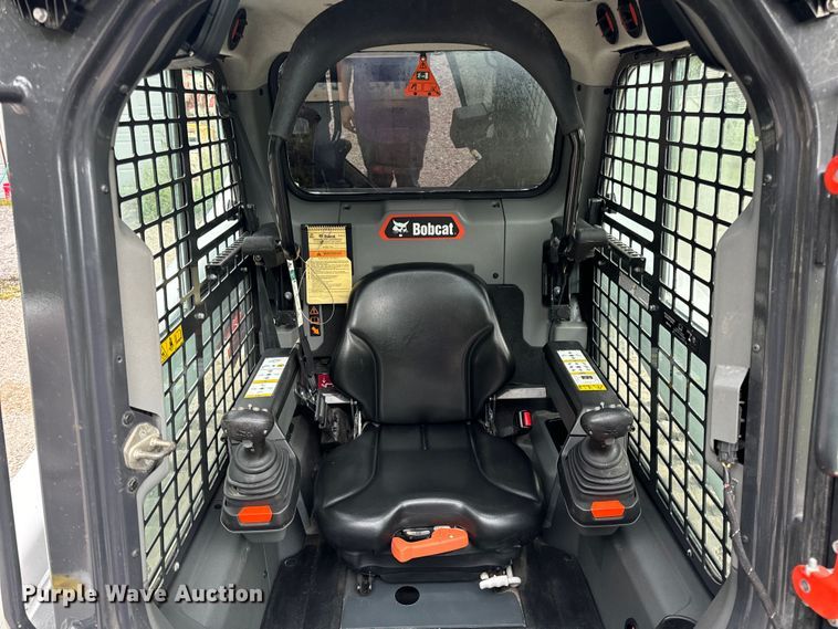 image for item EH6980 2022 Bobcat T76 R-Series tracked skid steer loader
