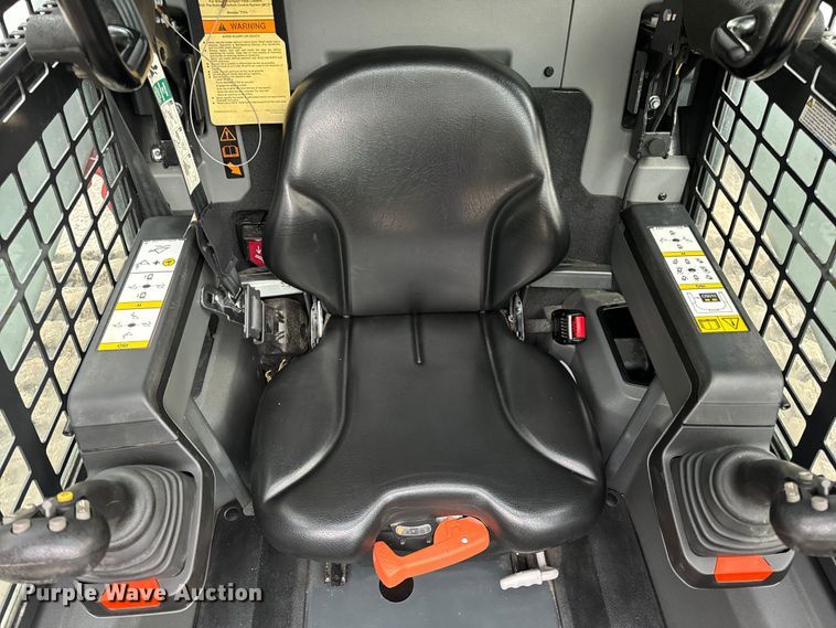 image for item EH6980 2022 Bobcat T76 R-Series tracked skid steer loader