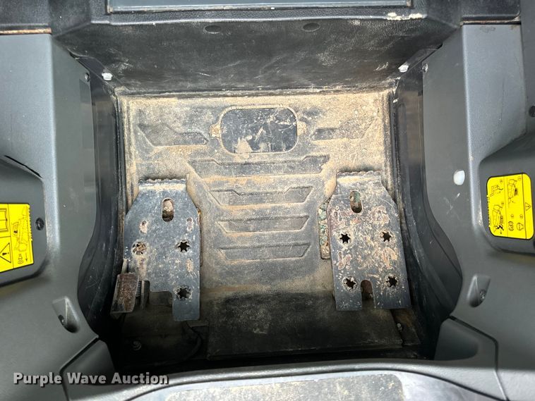 image for item EH6980 2022 Bobcat T76 R-Series tracked skid steer loader