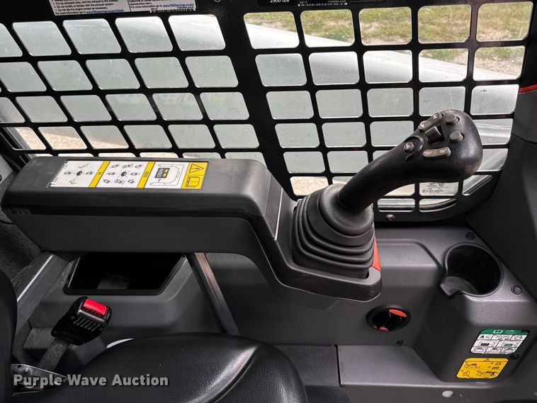 image for item EH6980 2022 Bobcat T76 R-Series tracked skid steer loader