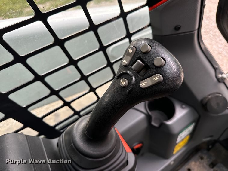 image for item EH6980 2022 Bobcat T76 R-Series tracked skid steer loader