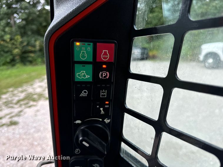 image for item EH6980 2022 Bobcat T76 R-Series tracked skid steer loader