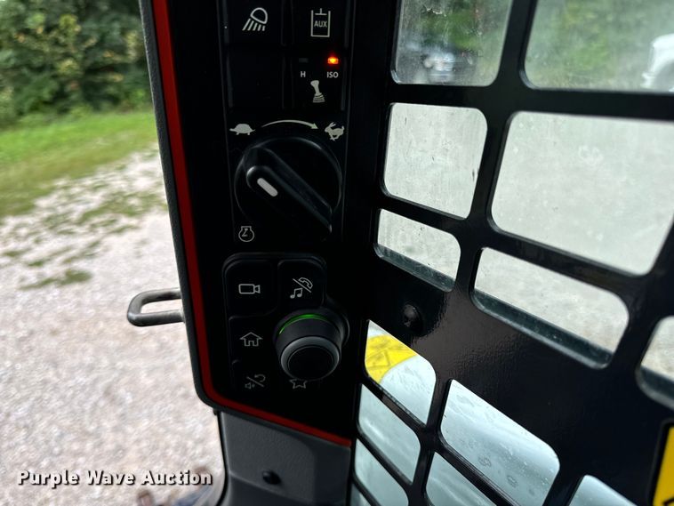 image for item EH6980 2022 Bobcat T76 R-Series tracked skid steer loader