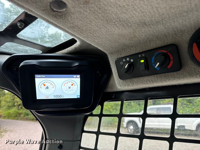 image for item EH6980 2022 Bobcat T76 R-Series tracked skid steer loader