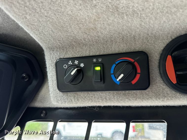 image for item EH6980 2022 Bobcat T76 R-Series tracked skid steer loader