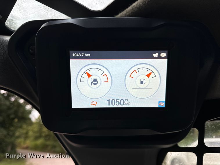 image for item EH6980 2022 Bobcat T76 R-Series tracked skid steer loader