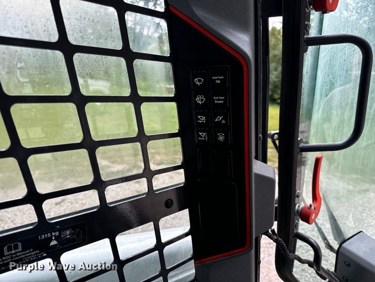 image for item EH6980 2022 Bobcat T76 R-Series tracked skid steer loader