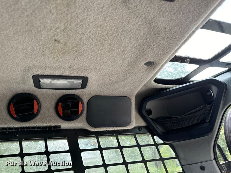 image for item EH6980 2022 Bobcat T76 R-Series tracked skid steer loader