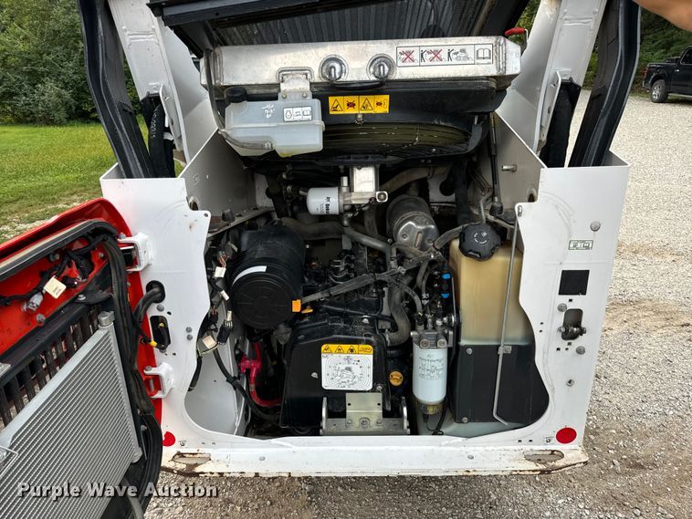 image for item EH6980 2022 Bobcat T76 R-Series tracked skid steer loader