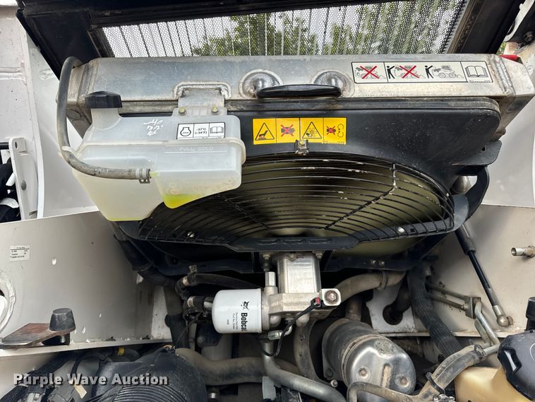 image for item EH6980 2022 Bobcat T76 R-Series tracked skid steer loader