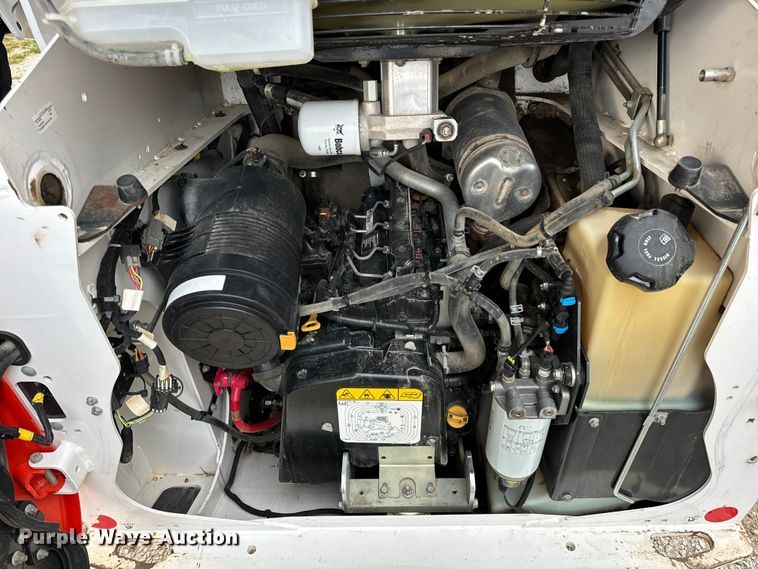 image for item EH6980 2022 Bobcat T76 R-Series tracked skid steer loader