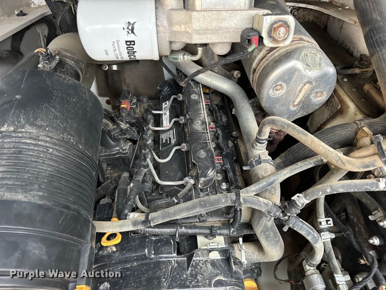 image for item EH6980 2022 Bobcat T76 R-Series tracked skid steer loader