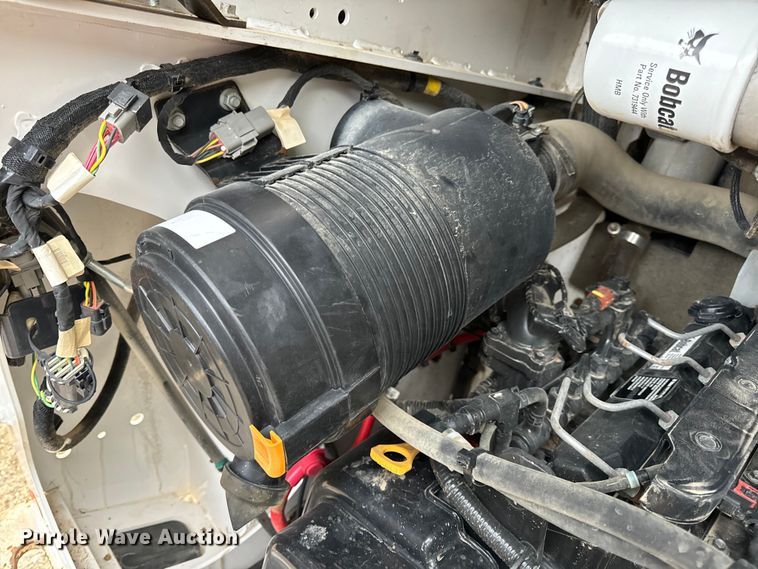 image for item EH6980 2022 Bobcat T76 R-Series tracked skid steer loader