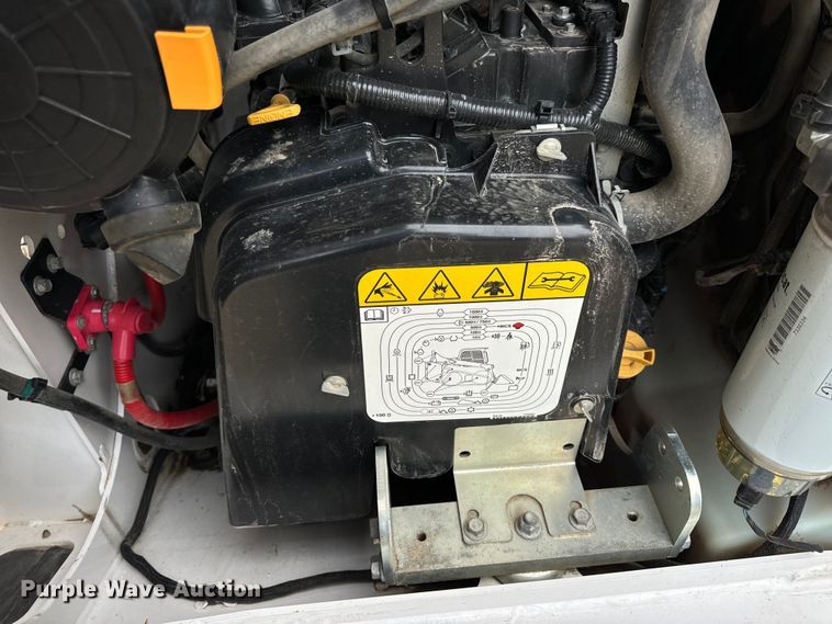 image for item EH6980 2022 Bobcat T76 R-Series tracked skid steer loader