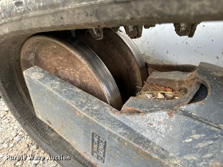 image for item EH6980 2022 Bobcat T76 R-Series tracked skid steer loader