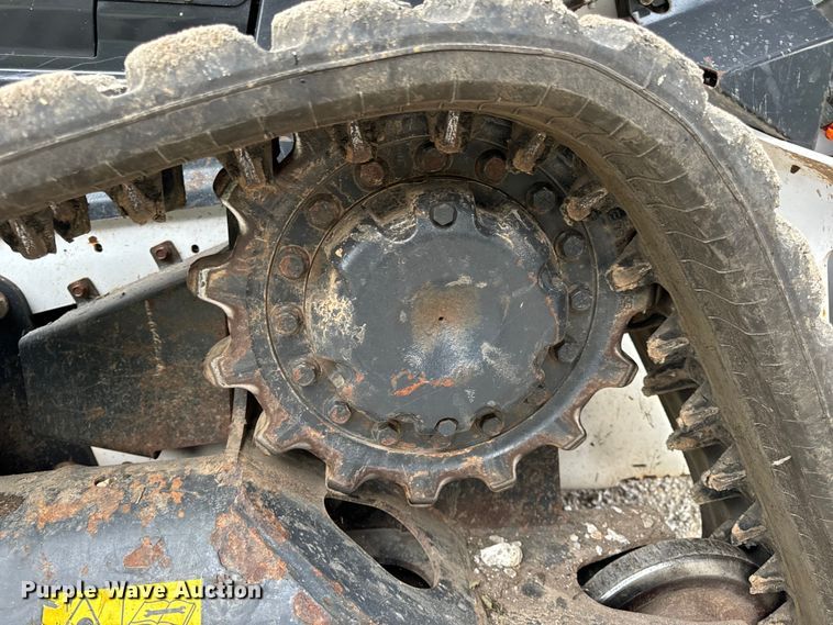 image for item EH6980 2022 Bobcat T76 R-Series tracked skid steer loader