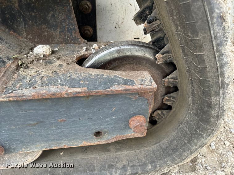 image for item EH6980 2022 Bobcat T76 R-Series tracked skid steer loader