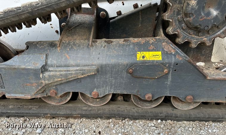 image for item EH6980 2022 Bobcat T76 R-Series tracked skid steer loader