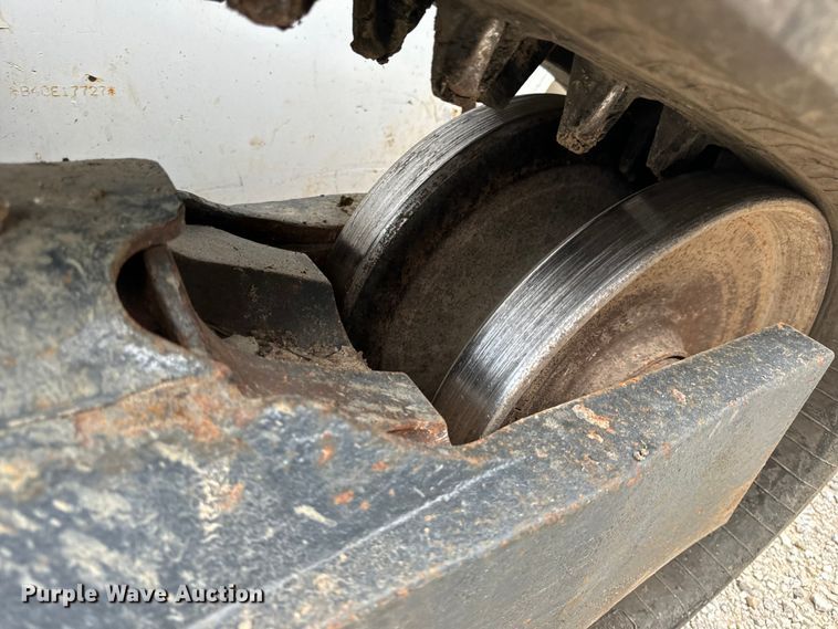 image for item EH6980 2022 Bobcat T76 R-Series tracked skid steer loader