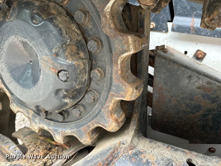 image for item EH6980 2022 Bobcat T76 R-Series tracked skid steer loader