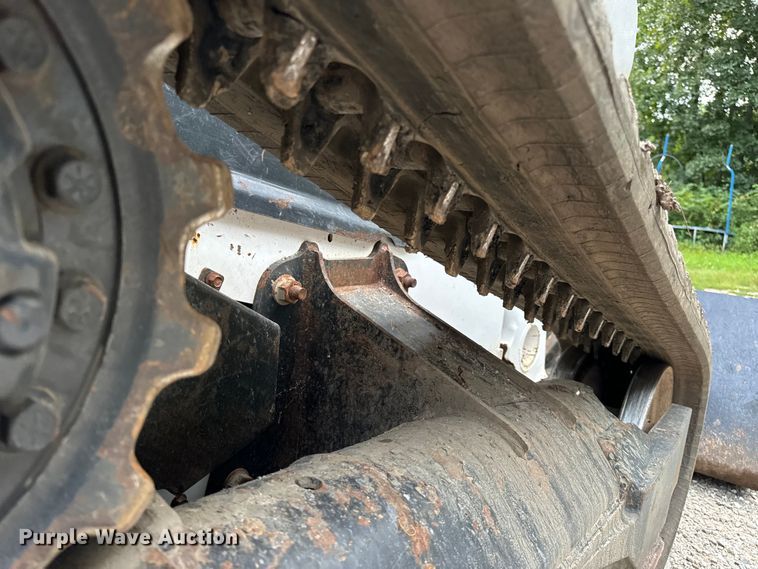 image for item EH6980 2022 Bobcat T76 R-Series tracked skid steer loader