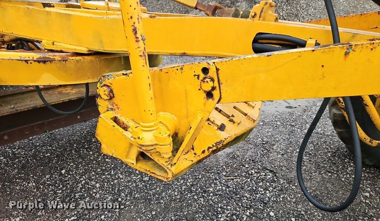 image for item EI8224 1970 Caterpillar  112F rigid frame motor grader