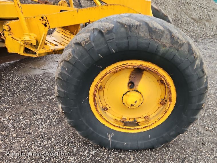 image for item EI8224 1970 Caterpillar  112F rigid frame motor grader