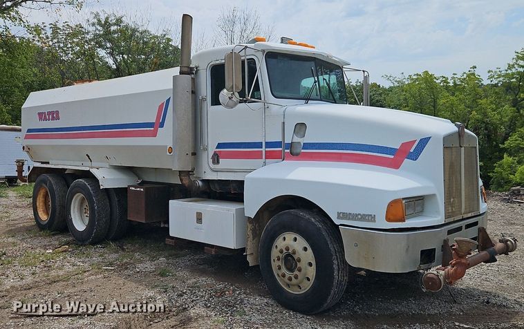 image for item EI8229 1986 Kenworth T600 water truck