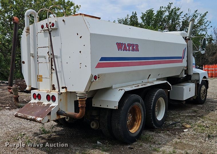 image for item EI8229 1986 Kenworth T600 water truck