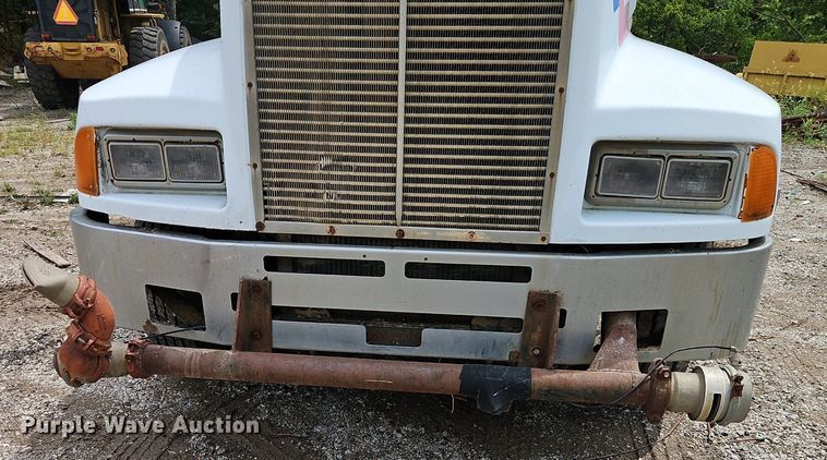 image for item EI8229 1986 Kenworth T600 water truck