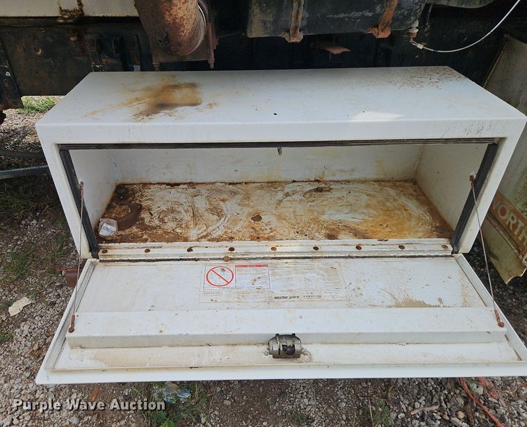 image for item EI8229 1986 Kenworth T600 water truck