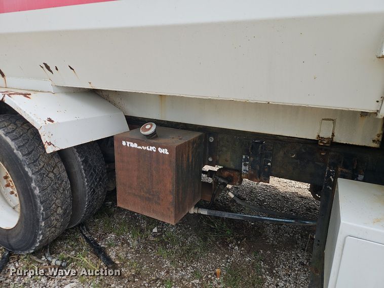 image for item EI8229 1986 Kenworth T600 water truck