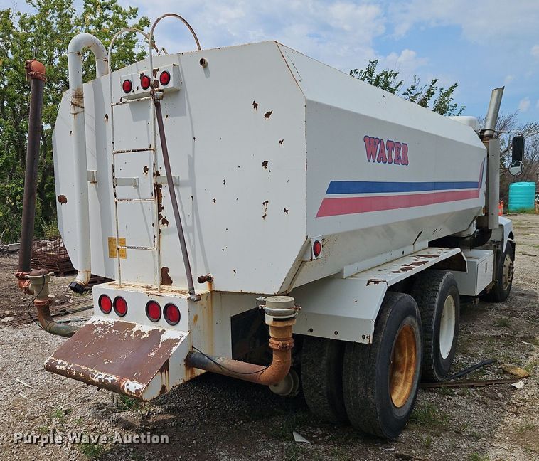 image for item EI8229 1986 Kenworth T600 water truck