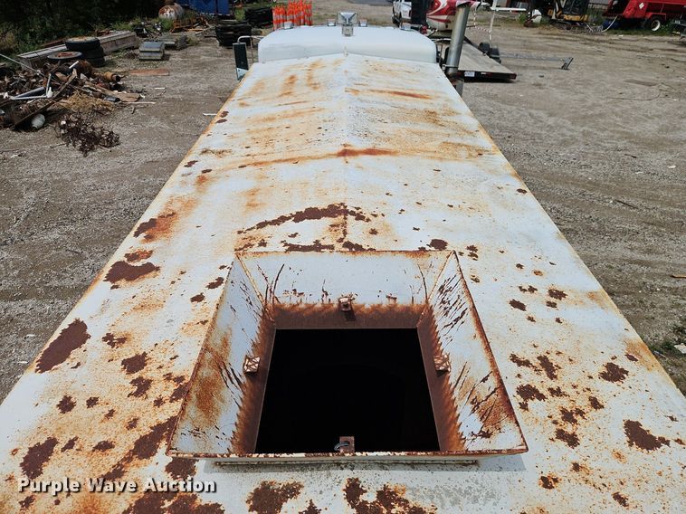 image for item EI8229 1986 Kenworth T600 water truck