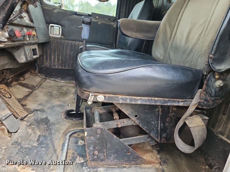 image for item EI8229 1986 Kenworth T600 water truck