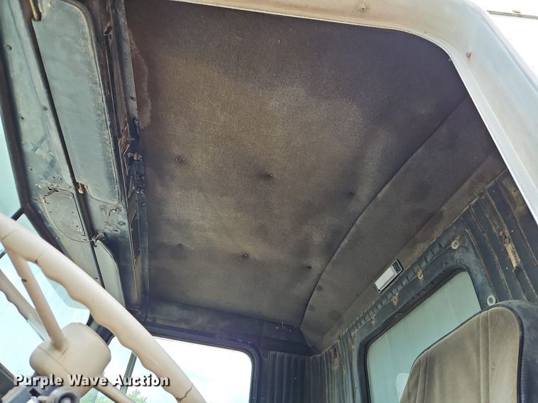 image for item EI8229 1986 Kenworth T600 water truck