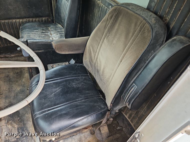 image for item EI8229 1986 Kenworth T600 water truck