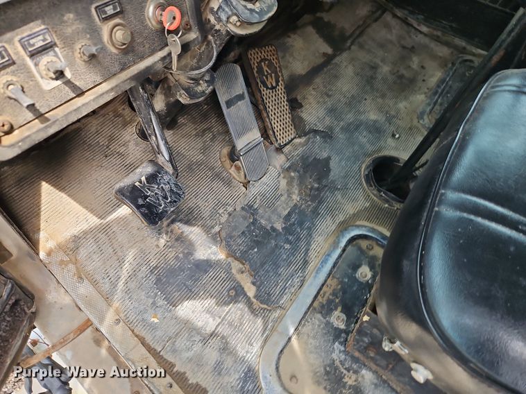 image for item EI8229 1986 Kenworth T600 water truck