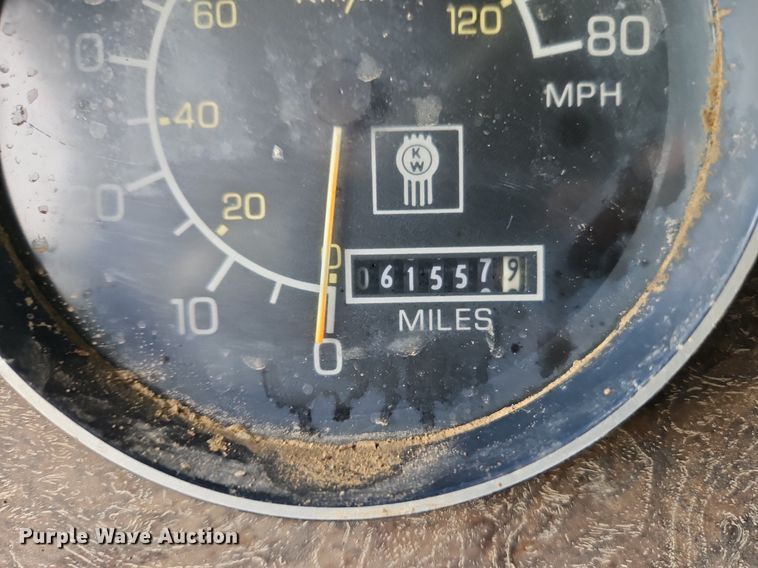 image for item EI8229 1986 Kenworth T600 water truck