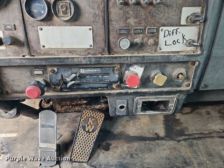 image for item EI8229 1986 Kenworth T600 water truck