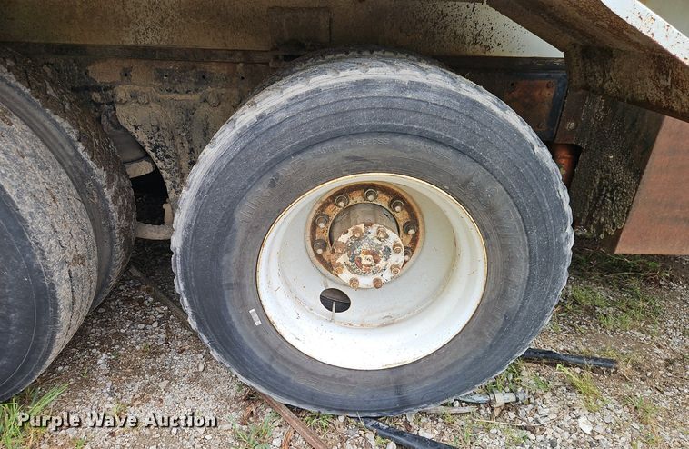 image for item EI8229 1986 Kenworth T600 water truck