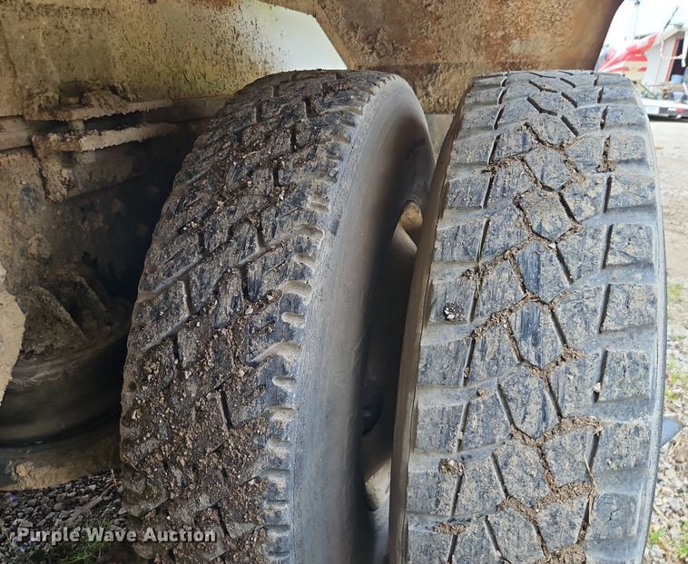 image for item EI8229 1986 Kenworth T600 water truck