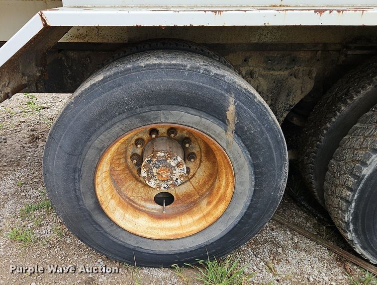 image for item EI8229 1986 Kenworth T600 water truck