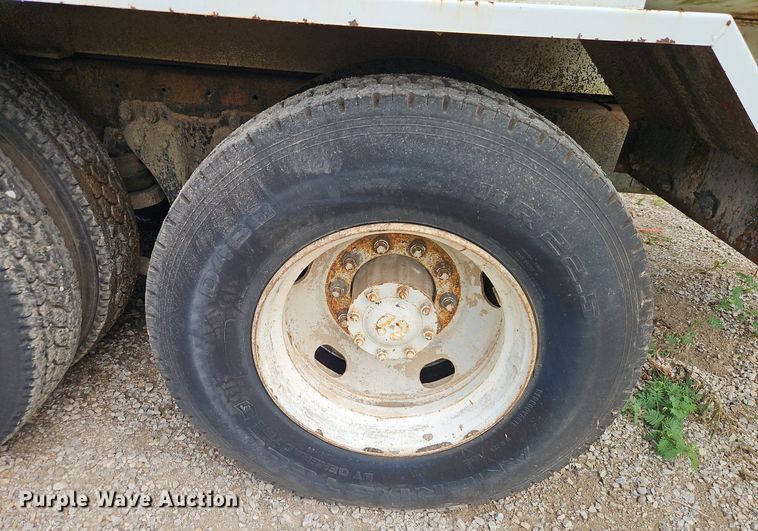 image for item EI8229 1986 Kenworth T600 water truck